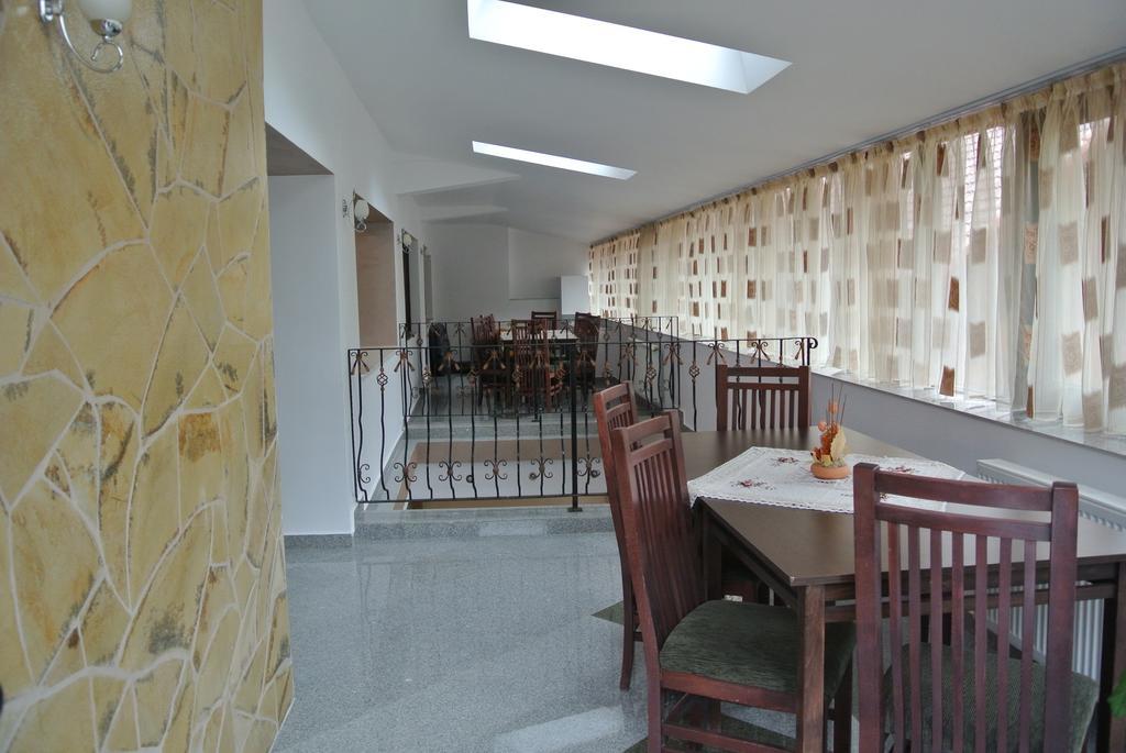 Pensiune Restaurant Piatra Craiului Dîmbovicioara Eksteriør billede